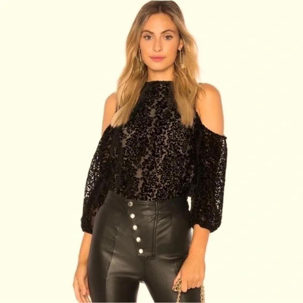 Flawless Alice +Olivia Hallie Cold Shoulder burnout Velvet Top Devoré M
